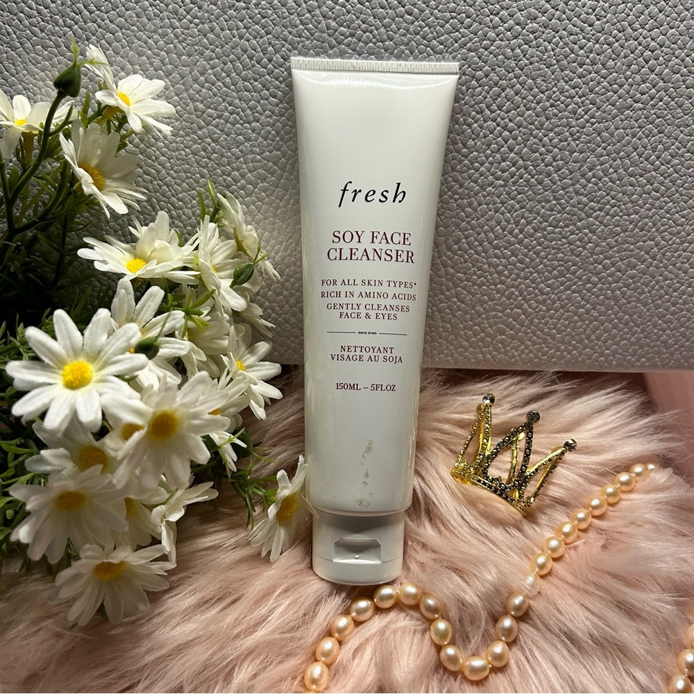 BRAND NEW FRESH
Soy Hydrating Gentle Face Cleanser. Unused! BEST SELLER!!!